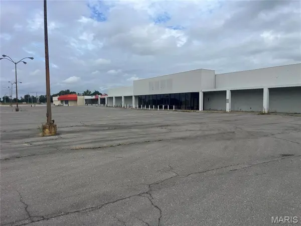 3, 5, 7, 9 Charleston Plaza, Charleston, MO 63834