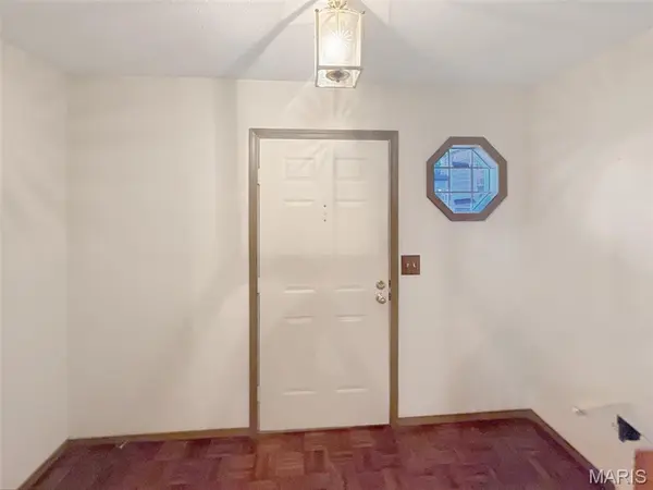 312 Crown Colony CT #F, St Peters, MO 63376