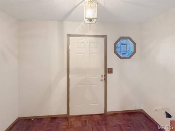 312 Crown Colony CT #F, St Peters, MO 63376