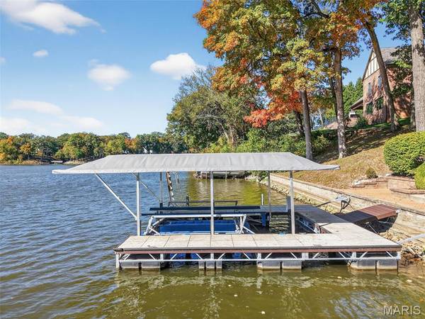 22 Holloway DR, Lake St Louis, MO 63367