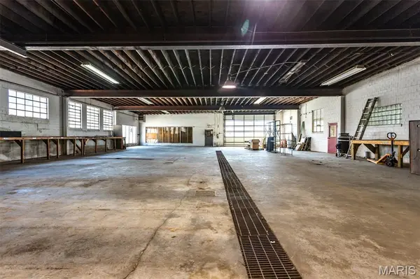 2726 E Broadway, Alton, IL 62002