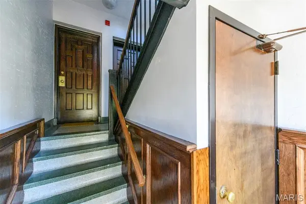 7331 Forsyth BLVD #1E, University City, MO 63105
