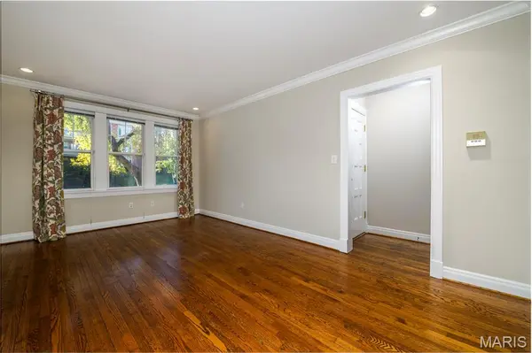 7331 Forsyth BLVD #1E, University City, MO 63105