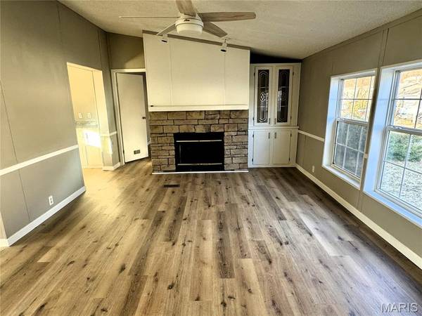 45 Shelter DR, Troy, MO 63379