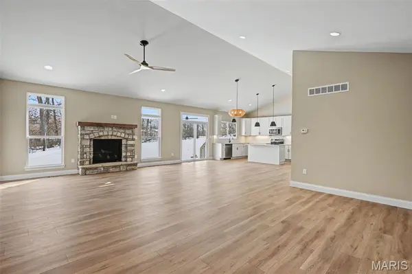 4 Arbor Meadows CT, Wentzville, MO 63385