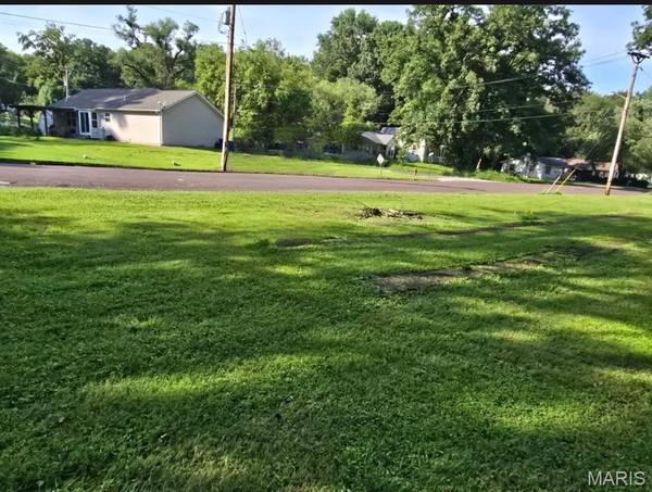 912 Olive ST, New Haven, MO 63068