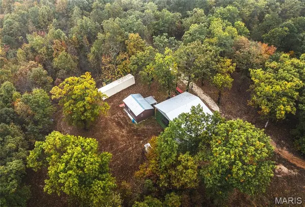 000 Lodge RD, Bourbon, MO 65565
