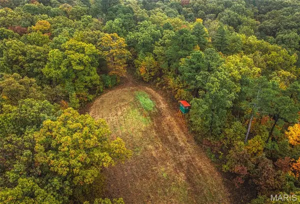 000 Lodge RD, Bourbon, MO 65565