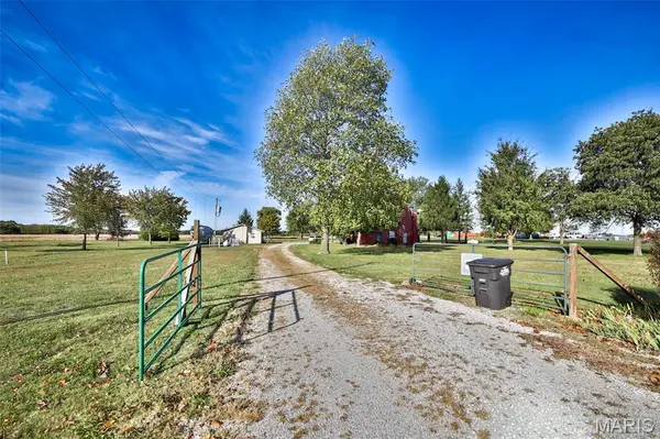 3955 Blackburn RD, Edwardsville, IL 62025