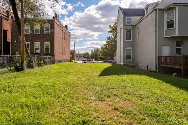 4165 Washington BLVD, St Louis, MO 63108
