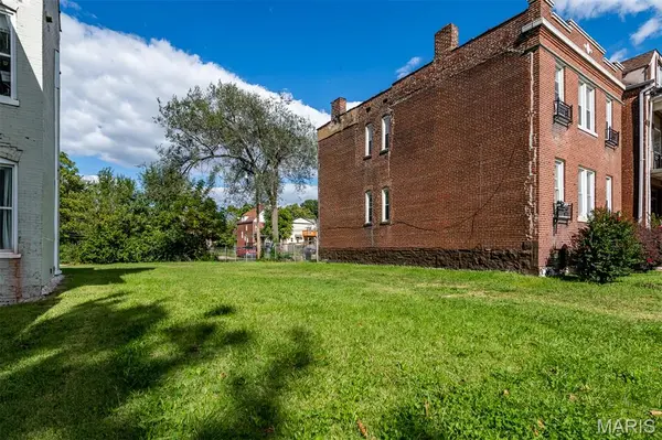 4165 Washington BLVD, St Louis, MO 63108