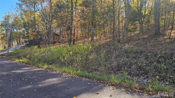 2100 Heather DR, Lake Sherwood, MO 63357