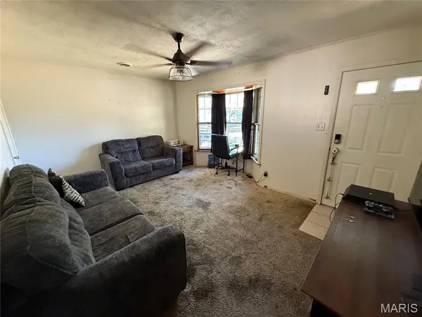 1911 Yale DR, Scott City, MO 63780