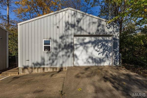 210 Hyler DR, Farmington, MO 63640