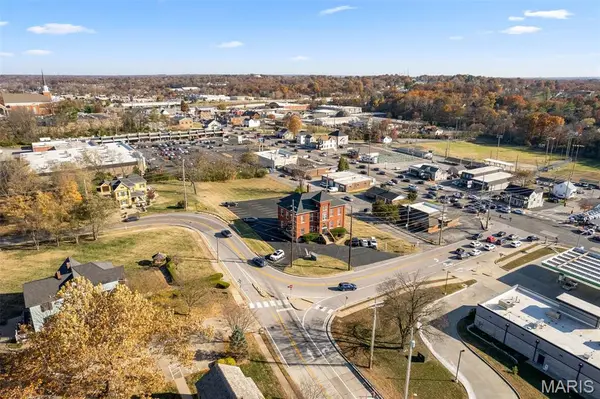 120 Henry AVE, Ballwin, MO 63011