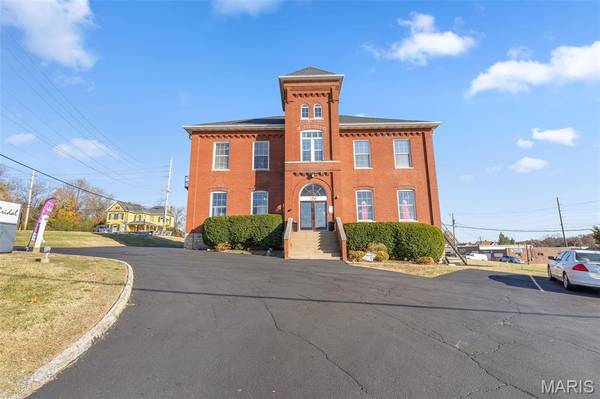 120 Henry AVE, Ballwin, MO 63011