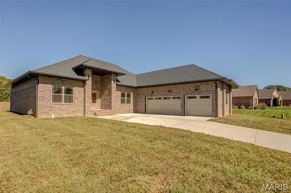 8629 Savoy LN, O'fallon, IL 62269