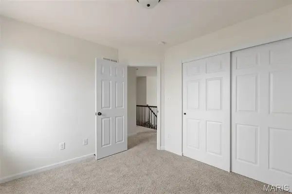 396 Winding Bluffs CT, Fenton, MO 63026