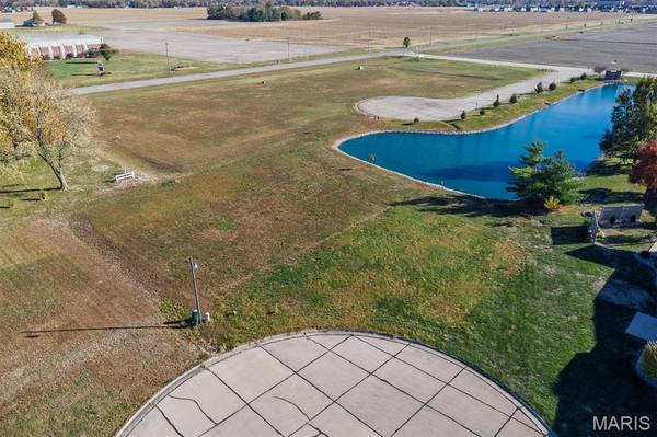 55 Jasons Pointe, Highland, IL 62249