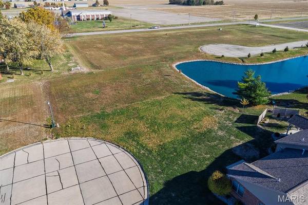 55 Jasons Pointe, Highland, IL 62249