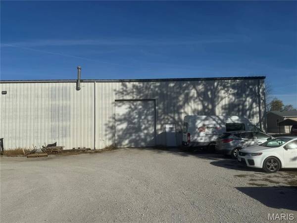 906 W Beeler, Litchfield, IL 62056