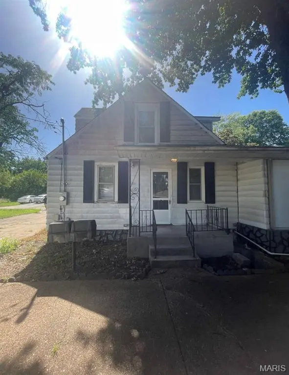 7925 S Rock Hill RD, St Louis, MO 63123