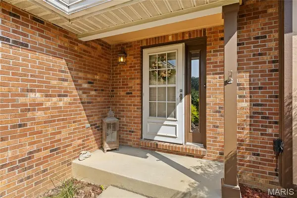 46 Matterhorn DR, Glen Carbon, IL 62034