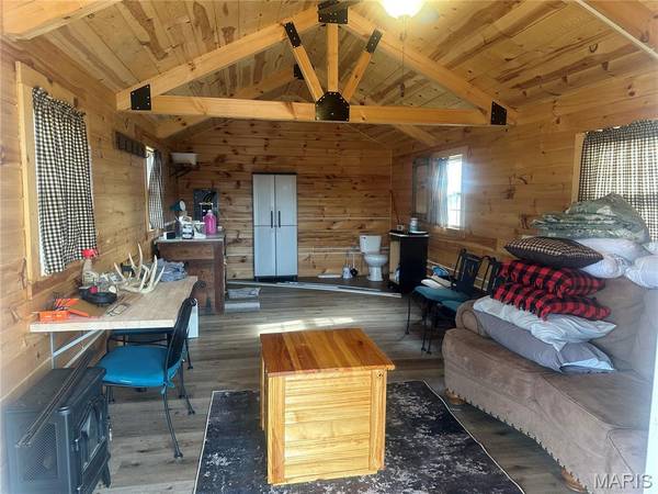 4330 Highway Y, Ellington, MO 63638