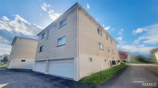 12586 CHARDIN PLACE #4, Unincorporated, MO 63128