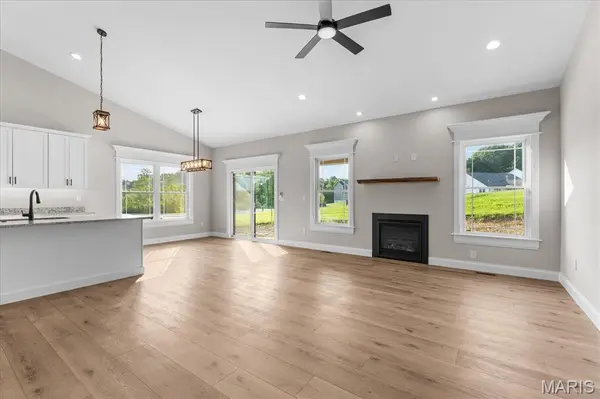 8084 Villa Valley, Caseyville, IL 62232