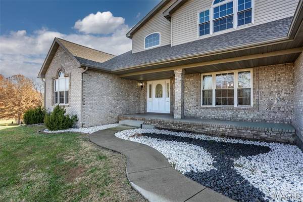 31899 Red Oak DR, Brighton, IL 62012