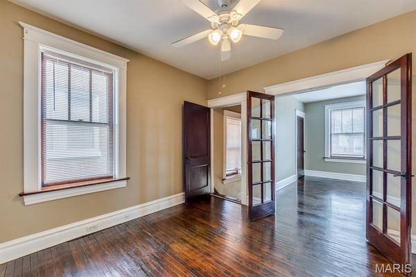 3929 Minnesota AVE, St Louis, MO 63118