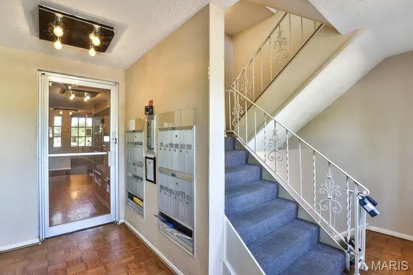 10374 Chimney Rock DR #2, St Louis, MO 63146