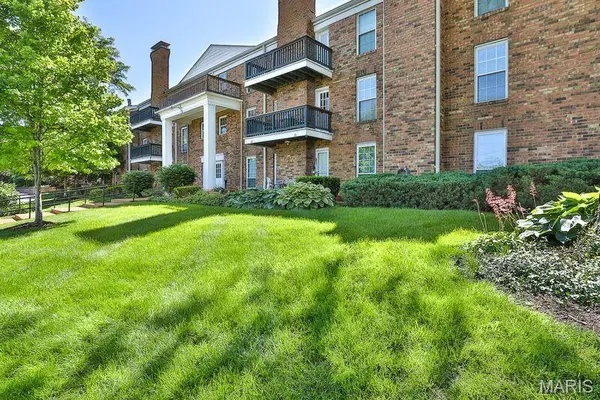 10374 Chimney Rock DR #2, St Louis, MO 63146