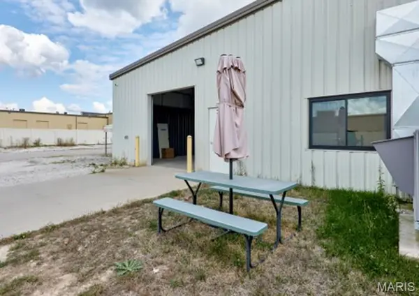 305 Parkway Industrial DR, Lake St Louis, MO 63367