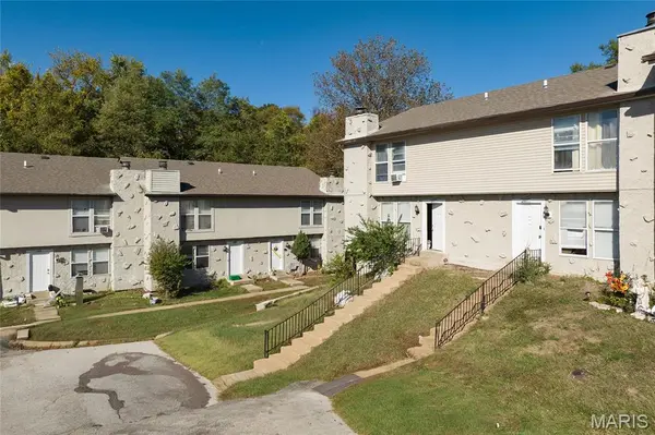 233 Northport Hills DR, Florissant, MO 63033