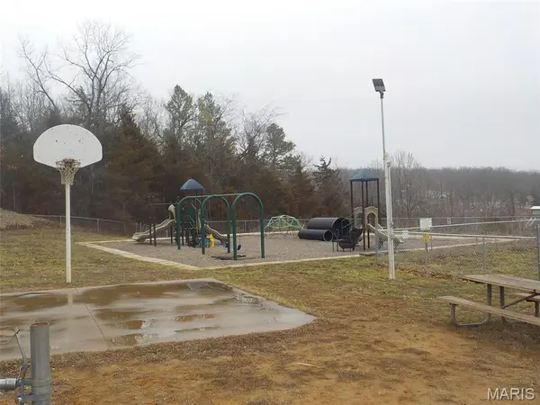 1977 Red Bud DR, Lake Timberline, MO 63628