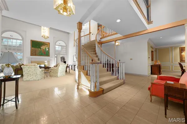 260 Carlyle Lake DR, Creve Coeur, MO 63141