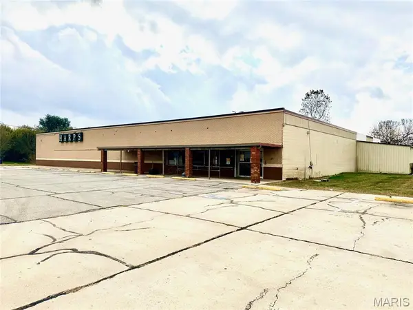 881 S Walnut ST, Bernie, MO 63822