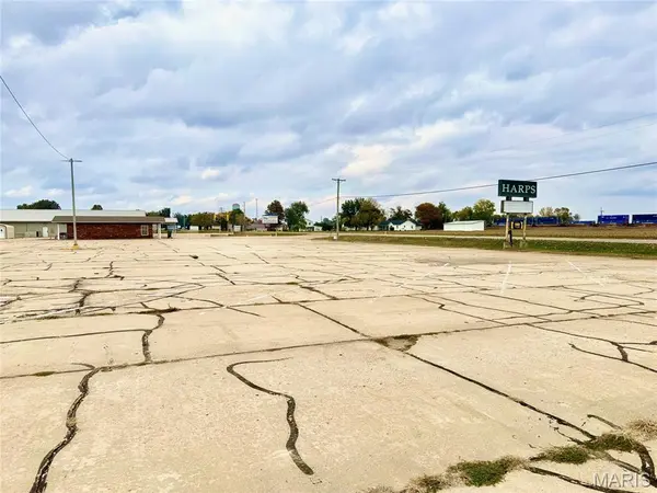 881 S Walnut ST, Bernie, MO 63822