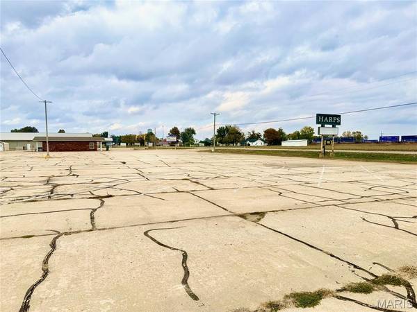 881 S Walnut ST, Bernie, MO 63822