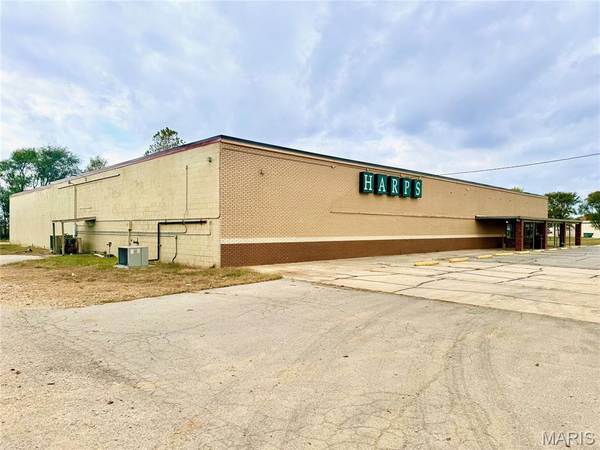 881 S Walnut ST, Bernie, MO 63822