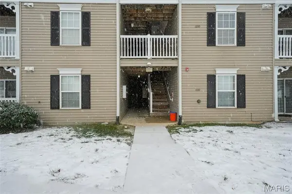 1302 Spring Creek LN, O'fallon, MO 63368