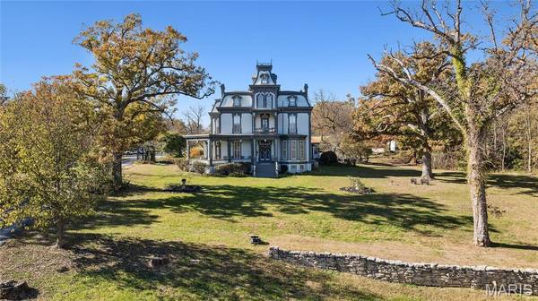 11069 New London Gravel Rd, Hannibal, MO 63401