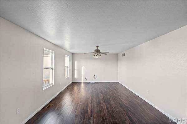 2528 Commons Pkwy, Belleville, IL 62221