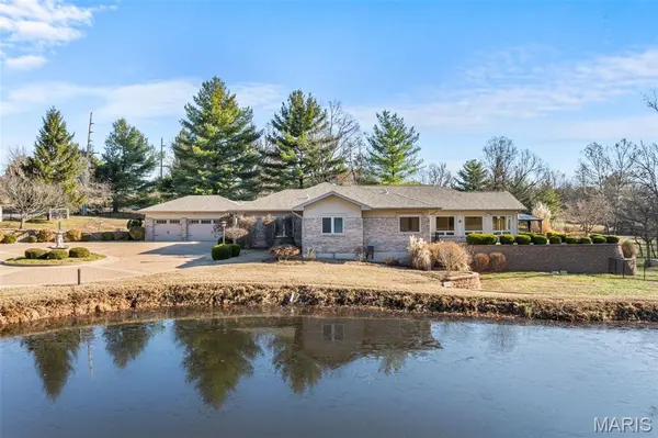 6414 Country Club RD, Washington, MO 63090