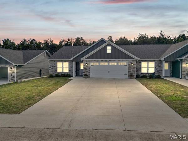 1539 Hickory LNDG, De Soto, MO 63020