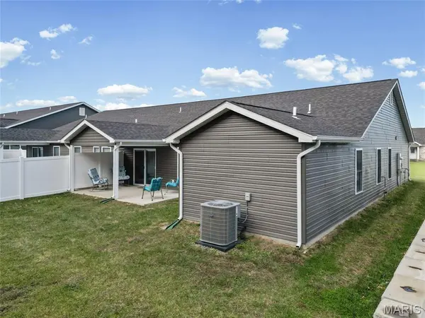 1539 Hickory LNDG, De Soto, MO 63020