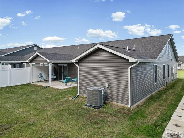 1539 Hickory LNDG, De Soto, MO 63020