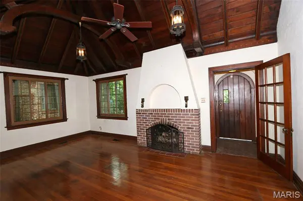 8788 Pine AVE, St Louis, MO 63144